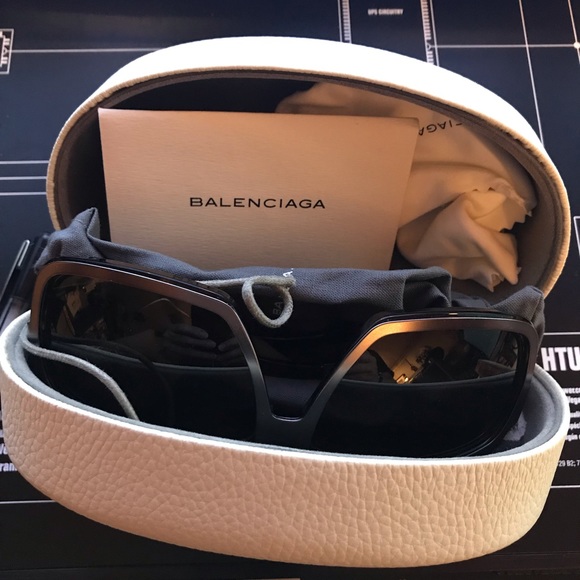 Balenciaga Paris Sunglasses Genuine New! - Picture 2 of 2